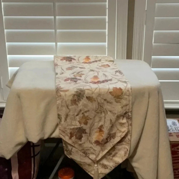 TABLE runner - Picture 1 of 3
